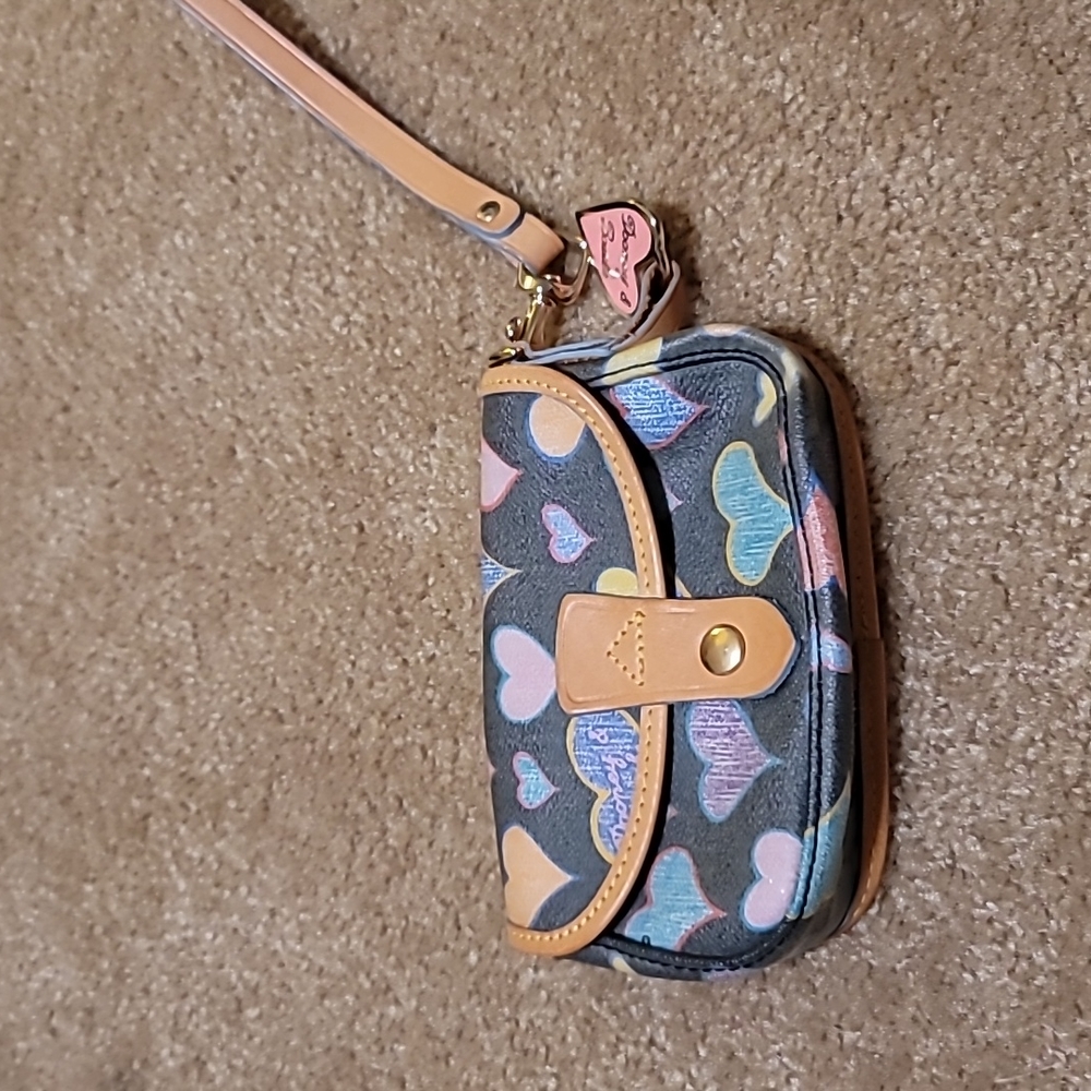 Dooney & Bourke wristlet
